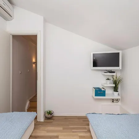Appartamento In Pag With Kitchen *