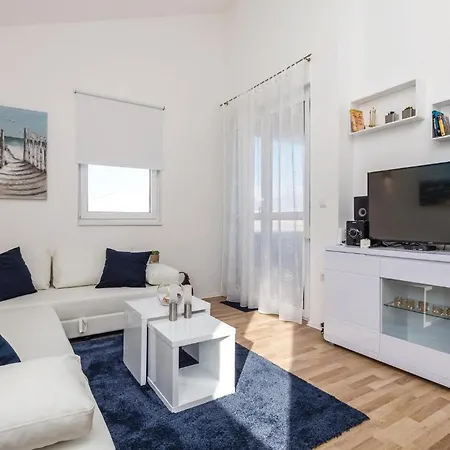 Appartamento In Pag With Kitchen Pag Town