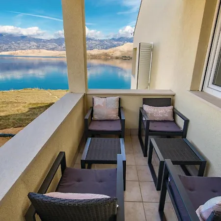 Lejlighed Amazing In Pag With Wifi