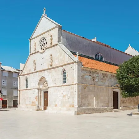 2 Bedroom Beautiful Apartment In Pag Lägenhet *