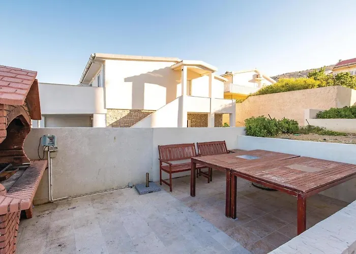2 Bedroom Beautiful Apartment In Pag Apartment