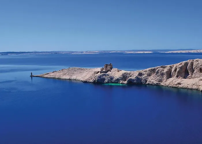 2 Bedroom Beautiful Apartment In Pag