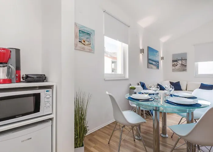 2 Bedroom Beautiful Apartment In Pag