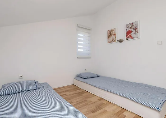 2 Bedroom Beautiful Apartment In Pag *