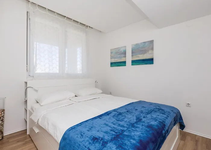 Lägenhet 2 Bedroom Beautiful Apartment In Pag