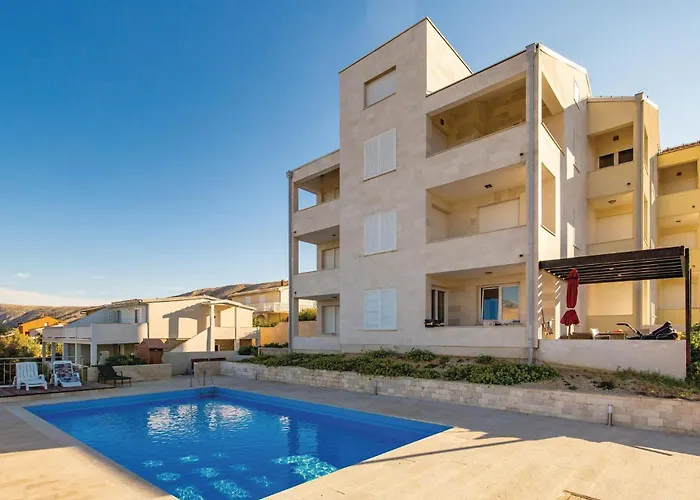 Lägenhet 2 Bedroom Beautiful Apartment In Pag Pag Town