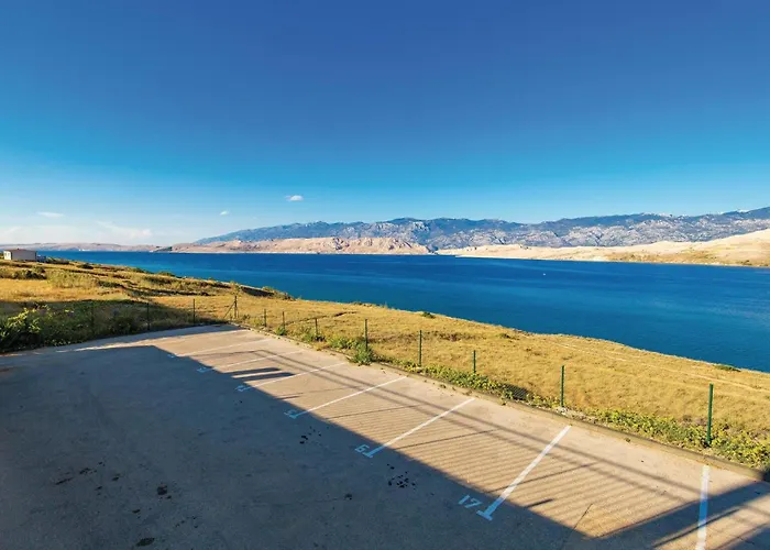 2 Bedroom Beautiful Apartment In Pag *