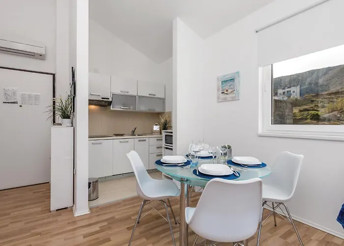 2 Bedroom Beautiful Apartment In Pag Lägenhet