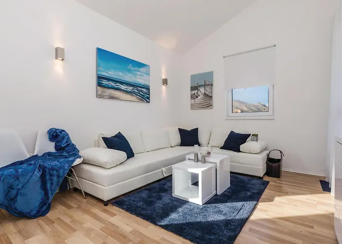 2 Bedroom Beautiful Apartment In Pag *