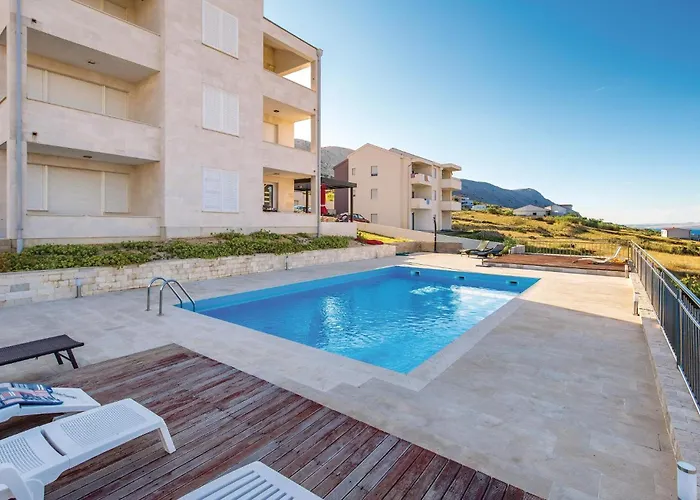 2 Bedroom Beautiful Apartment In Pag Pag Town