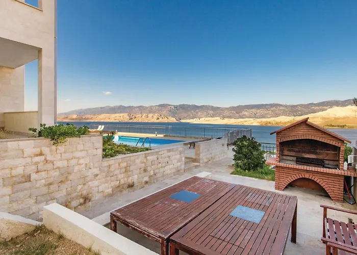 Apartment 2 Bedroom Beautiful Apartment In Pag