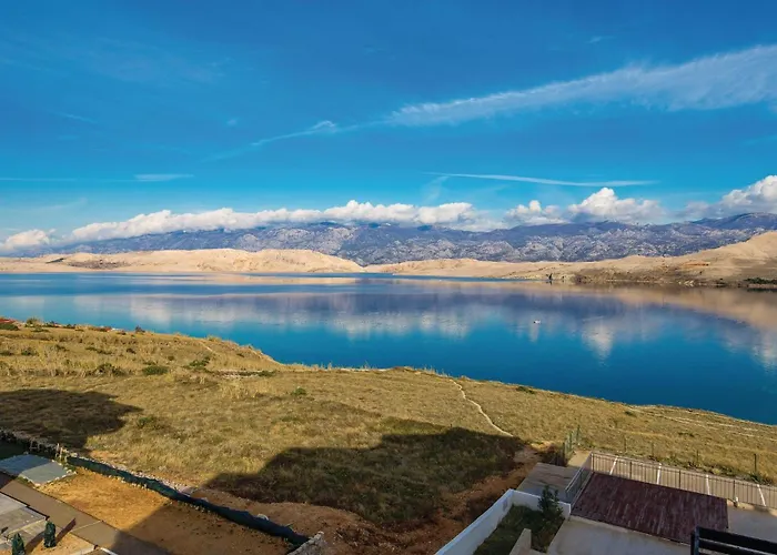 Lägenhet 2 Bedroom Beautiful Apartment In Pag *