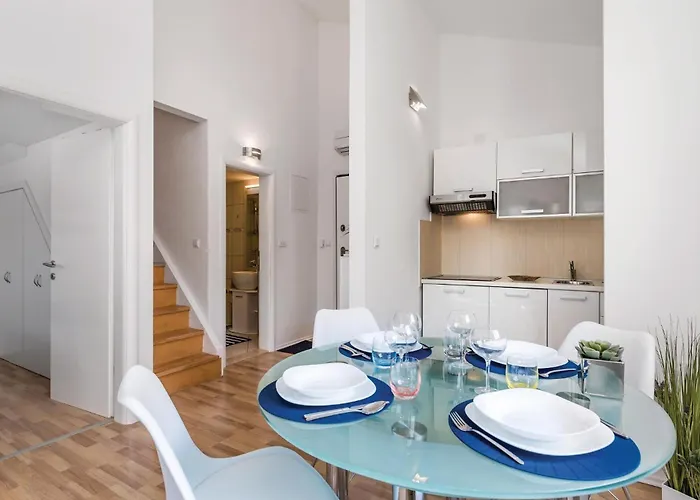 2 Bedroom Beautiful Apartment In Pag Lägenhet Pag Town