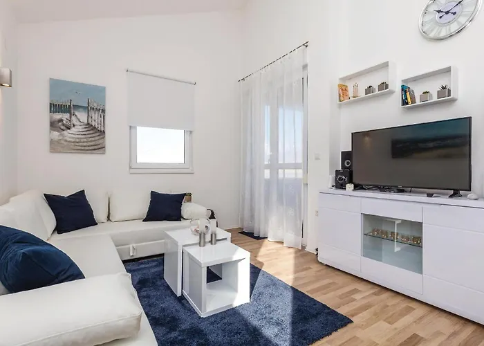 Lägenhet 2 Bedroom Beautiful Apartment In Pag Pag Town