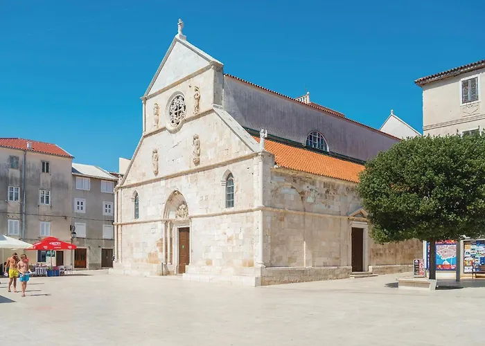 2 Bedroom Beautiful Apartment In Pag Lägenhet *