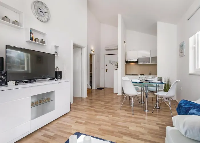 2 Bedroom Beautiful In Pag * Pag Town
